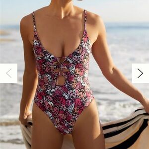 L*space Topanga One-piece swimsuit nwt size xs